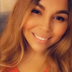 Meet your Posher, Noralba